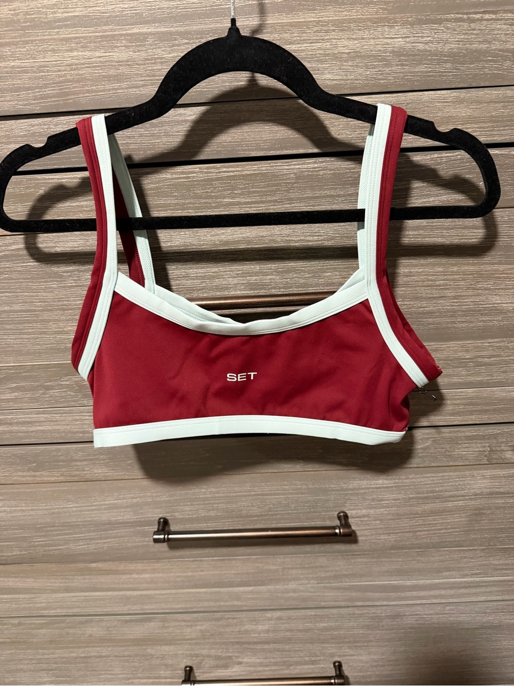 Set active resort 2025 bra red with mint green contrast. Size medium never worn
